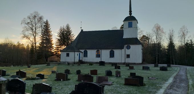 Djurhults kyrkogård - en fridfull plats i skogskanten.